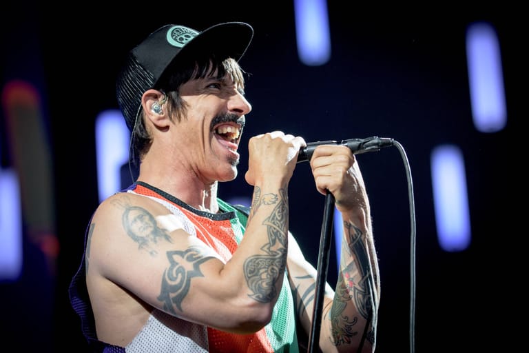 Anthony Kiedis, Frontmann der Red Hot Chili Peppers, auf der Bühne (Archivfoto): Die Band macht einen Halt in Köln.