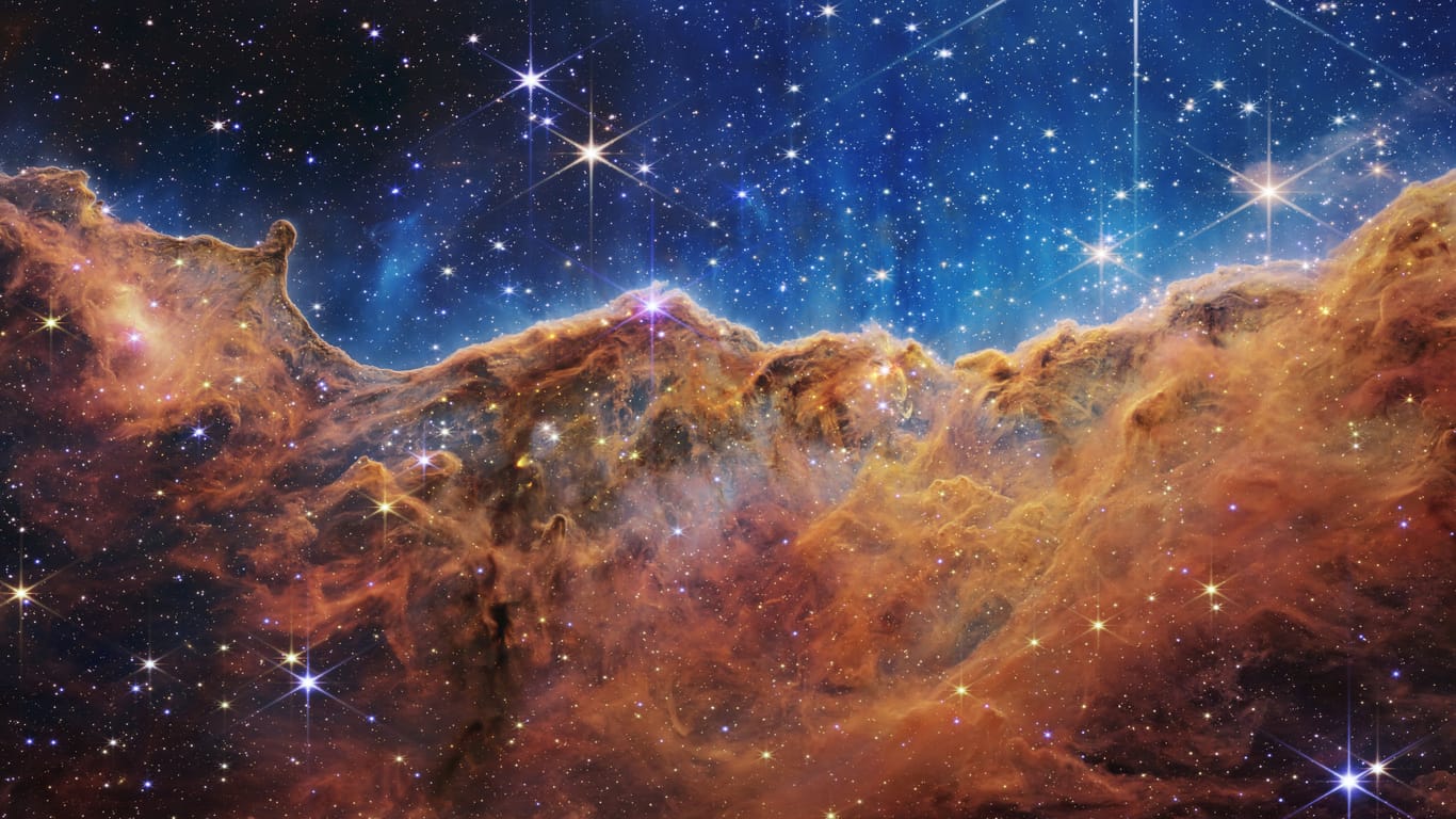 Der Rand des Carinanebels: Hunderte junge, sich gerade formende Sterne sind hier sichtbar.