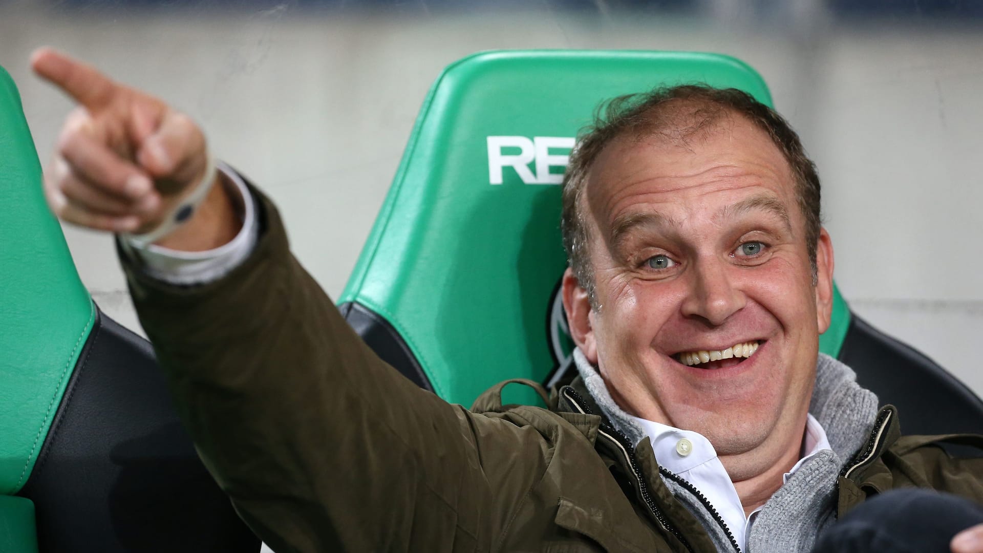 Als Manager für Hannover 96 hatte Schmadtke gut lachen: Sein Kader schaffte den 4. Platz in der Bundesliga, qualifizierte sich für die Europaleague.