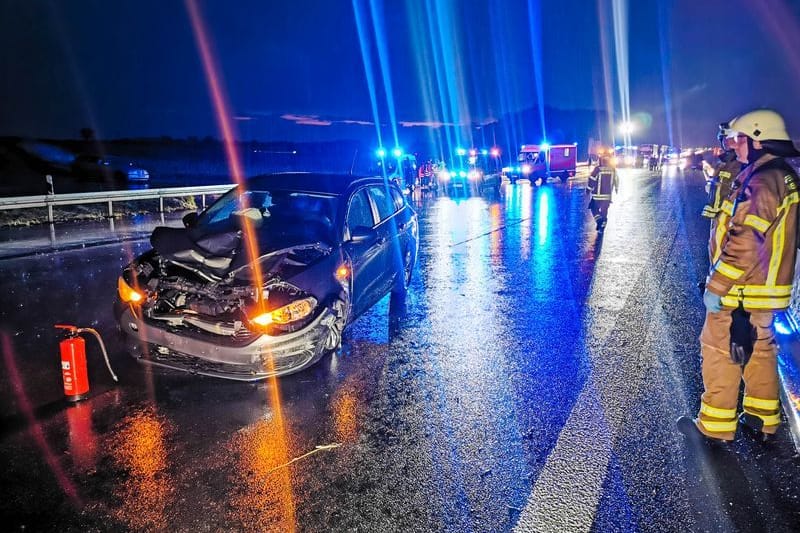 Der Unfallort: Auf nasser Fahrbahn gerieten die Autos ins Rutschen.
