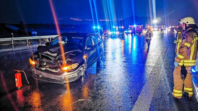 Der Unfallort: Auf nasser Fahrbahn gerieten die Autos ins Rutschen.