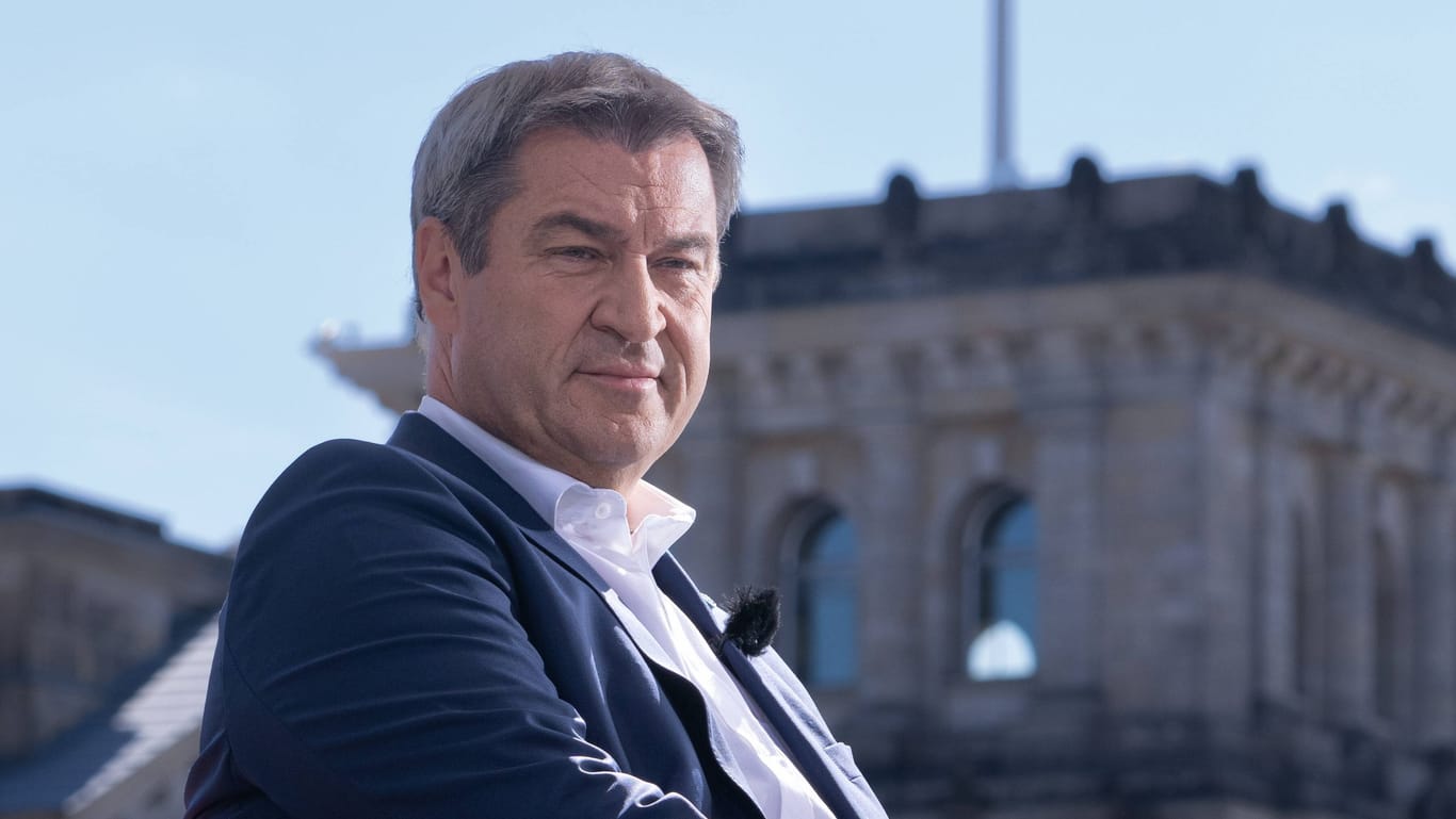 Markus Söder beim Sommerinterview vor dem Reichstag in Berlin (Archuvbild): Der bayerische Ministerpräsident attackiert jetzt die Ampel, sie würde gezielt auf Bayern losgehen.