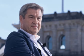 Markus Söder beim Sommerinterview vor dem Reichstag in Berlin (Archuvbild): Der bayerische Ministerpräsident attackiert jetzt die Ampel, sie würde gezielt auf Bayern losgehen.