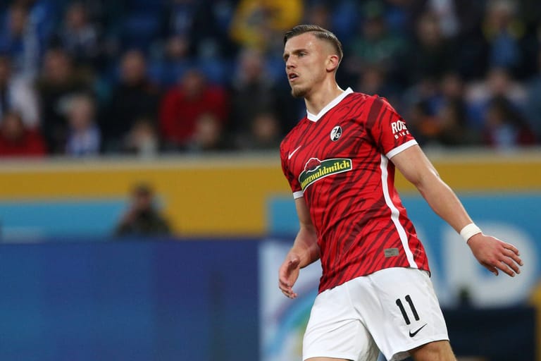 Ermedin Demirovic: Der 24-Jährige könnte in der nächsten Saison für den FC Augsburg auf Torejagd gehen.