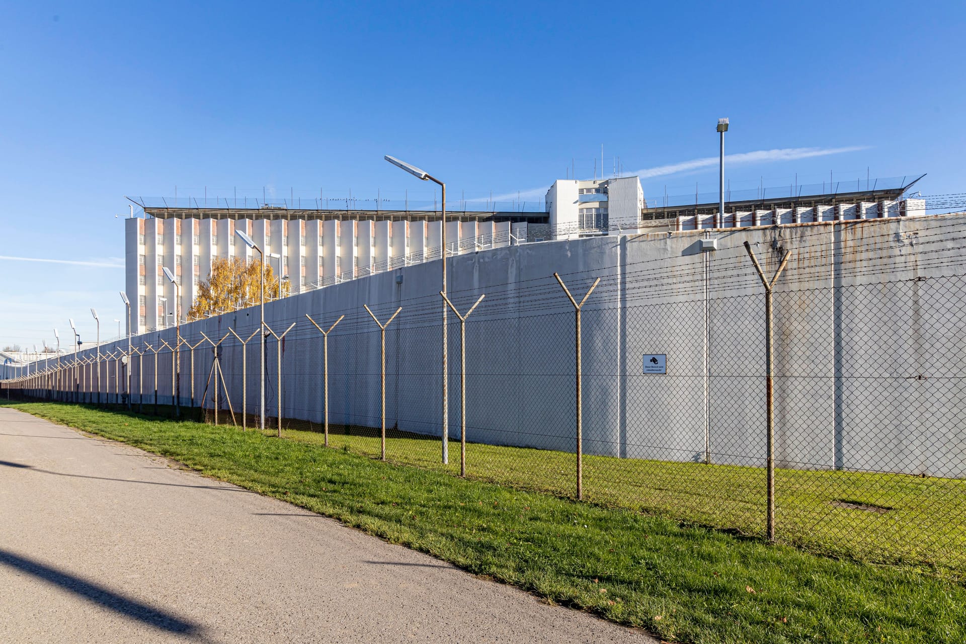 Justizvollzugsanstalt Stammheim in Stuttgart (Archiv): Vor den Toren der JVA wollen Anhänger für Michael Ballweg demonstrieren.