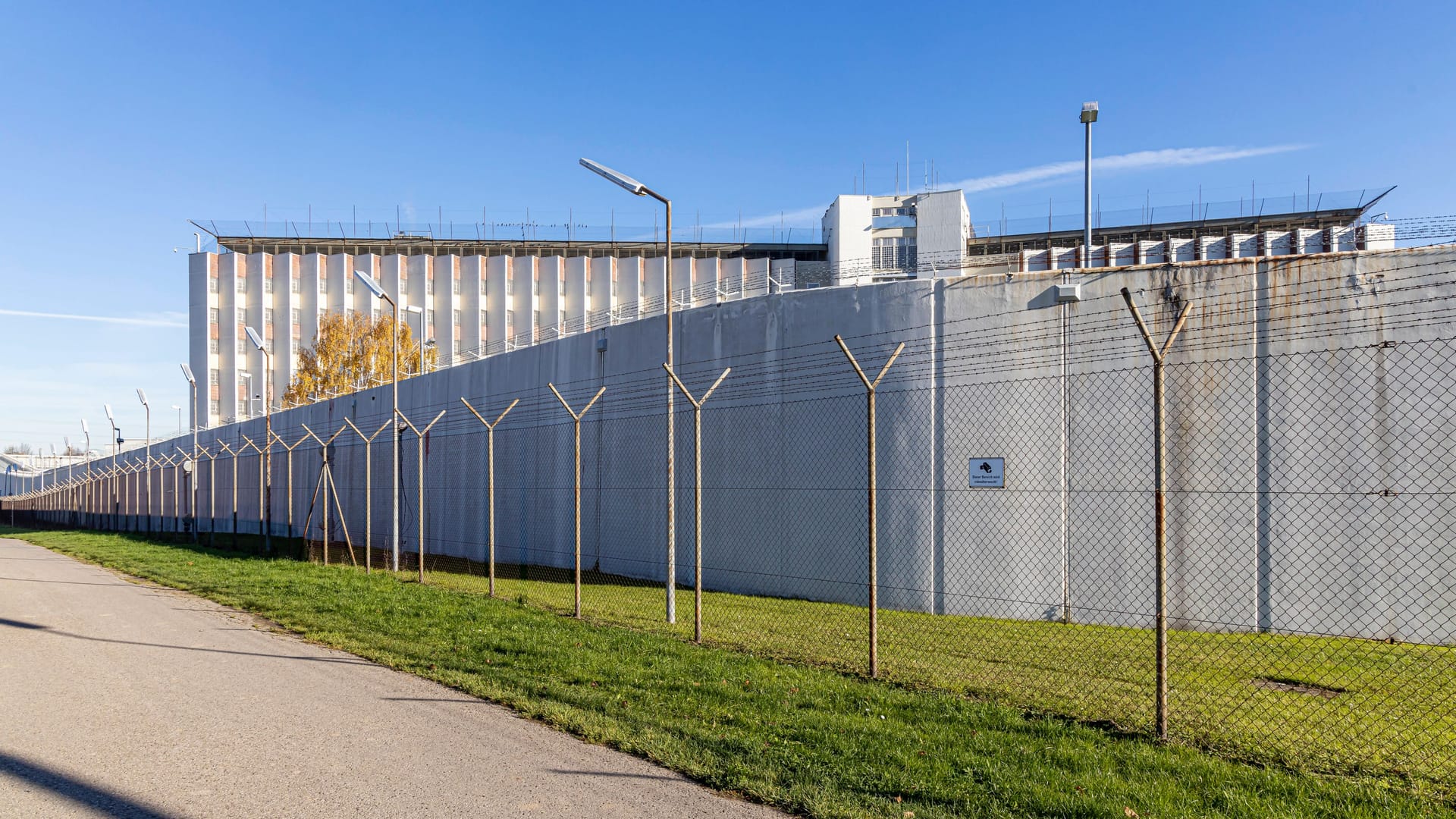 Justizvollzugsanstalt Stammheim in Stuttgart (Archiv): Vor den Toren der JVA wollen Anhänger für Michael Ballweg demonstrieren.