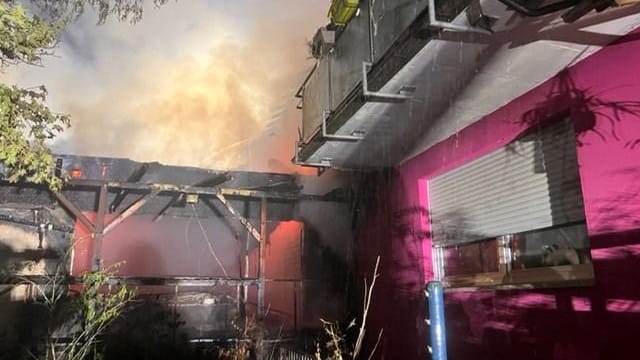 Das Gebäude wurde durch die Flammen komplett zerstört.