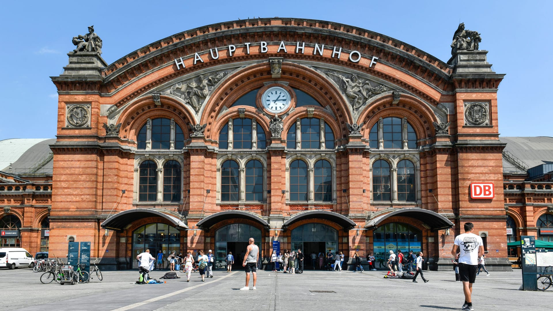 Der Bremer Hauptbahnhof gilt als ein zentraler Treffpunkt für Drogen- und Alkoholabhängige. Der Bremer Hauptbahnhof gilt als ein zentraler Treffpunkt für Drogen- und Alkoholabhängige.