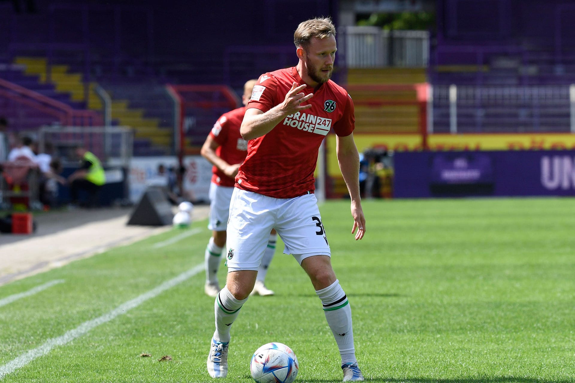 Cedric Teuchert in der Vorbereitung: Hannover 96 muss zum Zweitliga-Auftakt beim 1. FC Kaiserslautern ran.