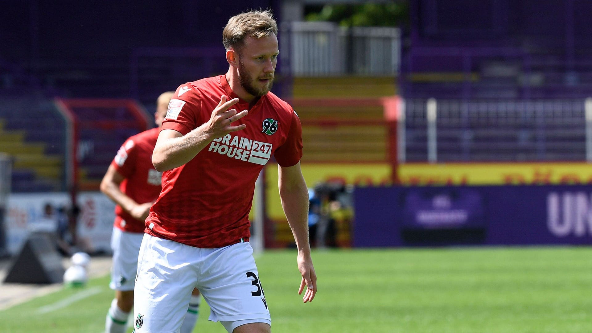 Cedric Teuchert in der Vorbereitung: Hannover 96 muss zum Zweitliga-Auftakt beim 1. FC Kaiserslautern ran.