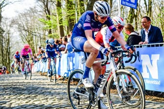 Laura Süßemilch bei einem Radrennen im März: Bei der Tour stürzte sie schwer.