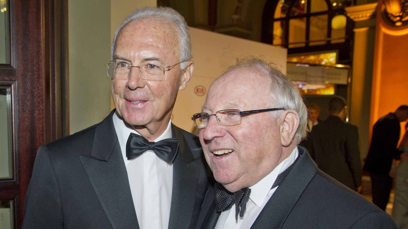Franz Beckenbauer und Uwe Seeler bei einer Veranstaltung im Jahr 2013: Der Tod seines Freundes Seelers traf Beckenbauer zutiefst.