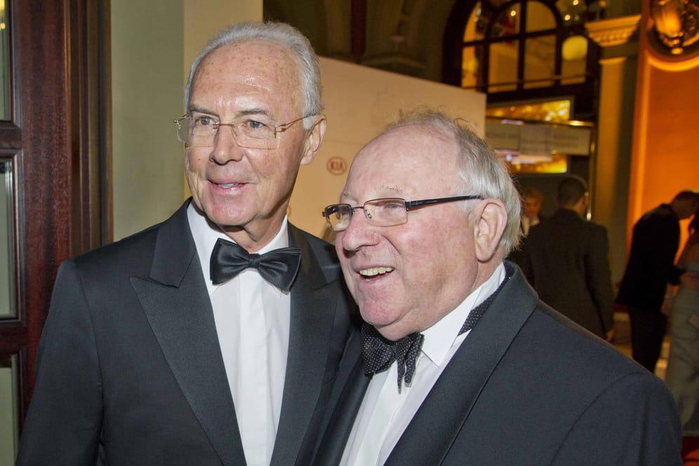 Franz Beckenbauer und Uwe Seeler bei einer Veranstaltung im Jahr 2013: Der Tod seines Freundes Seelers traf Beckenbauer zutiefst.