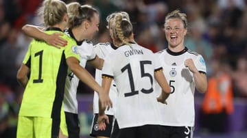 Gegen Spanien spielt Deutschland effizient im Angriff und sicher in der Abwehr. Dabei wissen einige Spielerinnen zu glänzen – besonders eine. Die Einzelkritik.