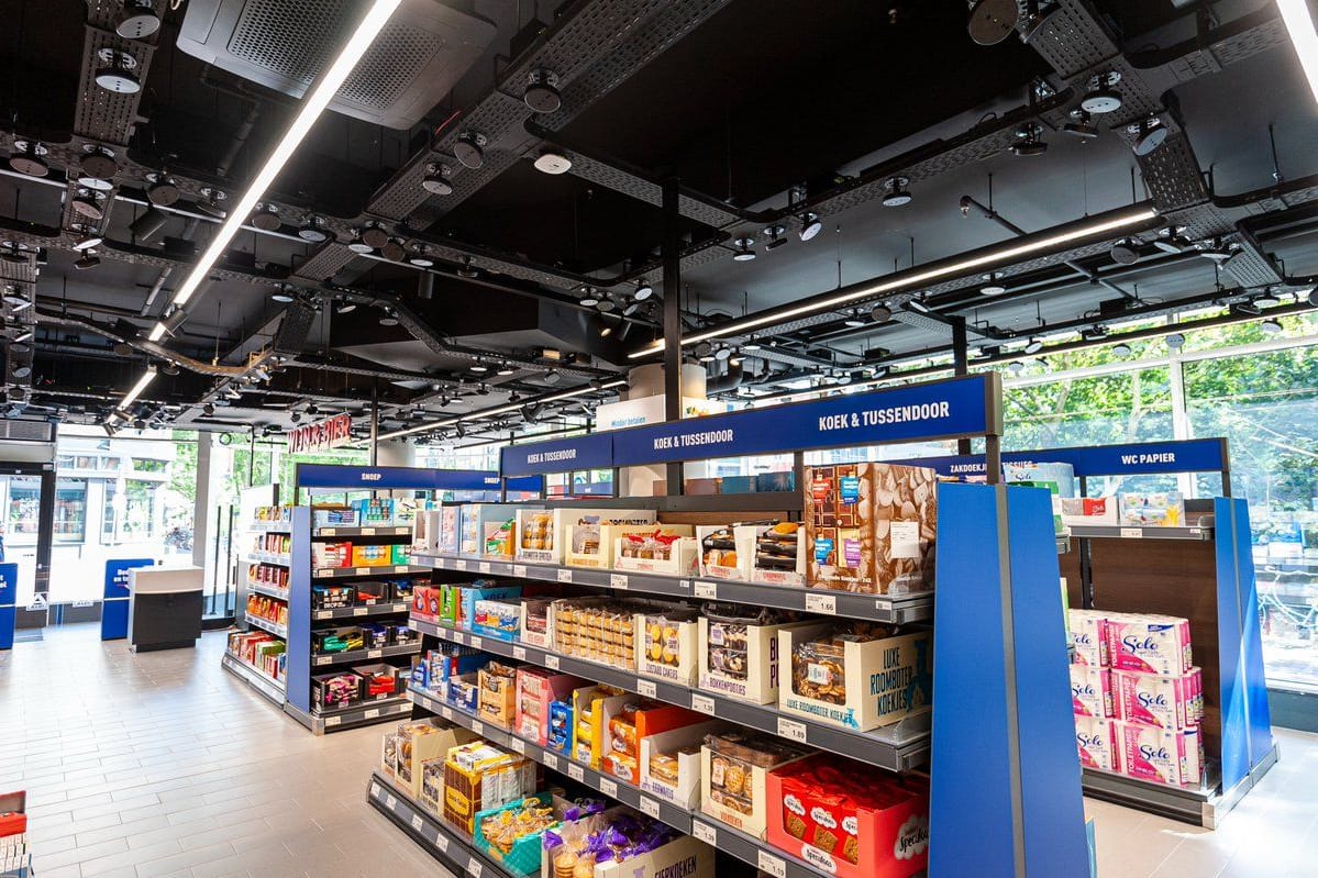 Der kassenlose Aldi-Markt in Utrecht: Kunden beladen ihren Einkaufskorb und verlassen den Markt, die Rechnung wird automatisch erstellt.