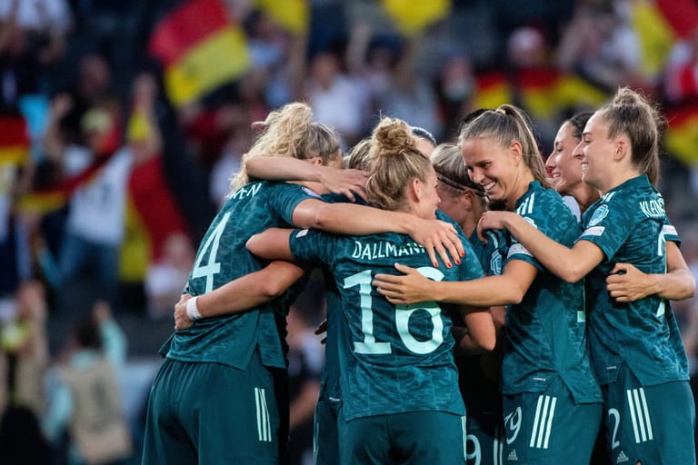 Drei Siege in drei Spielen und null Gegentore: Die deutsche Frauennationalmannschaft macht die EM-Gruppenphase perfekt.