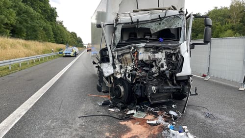 Schwerer Lkw-Unfall Sorgt Für A9-Sperrung Bei Nürnberg