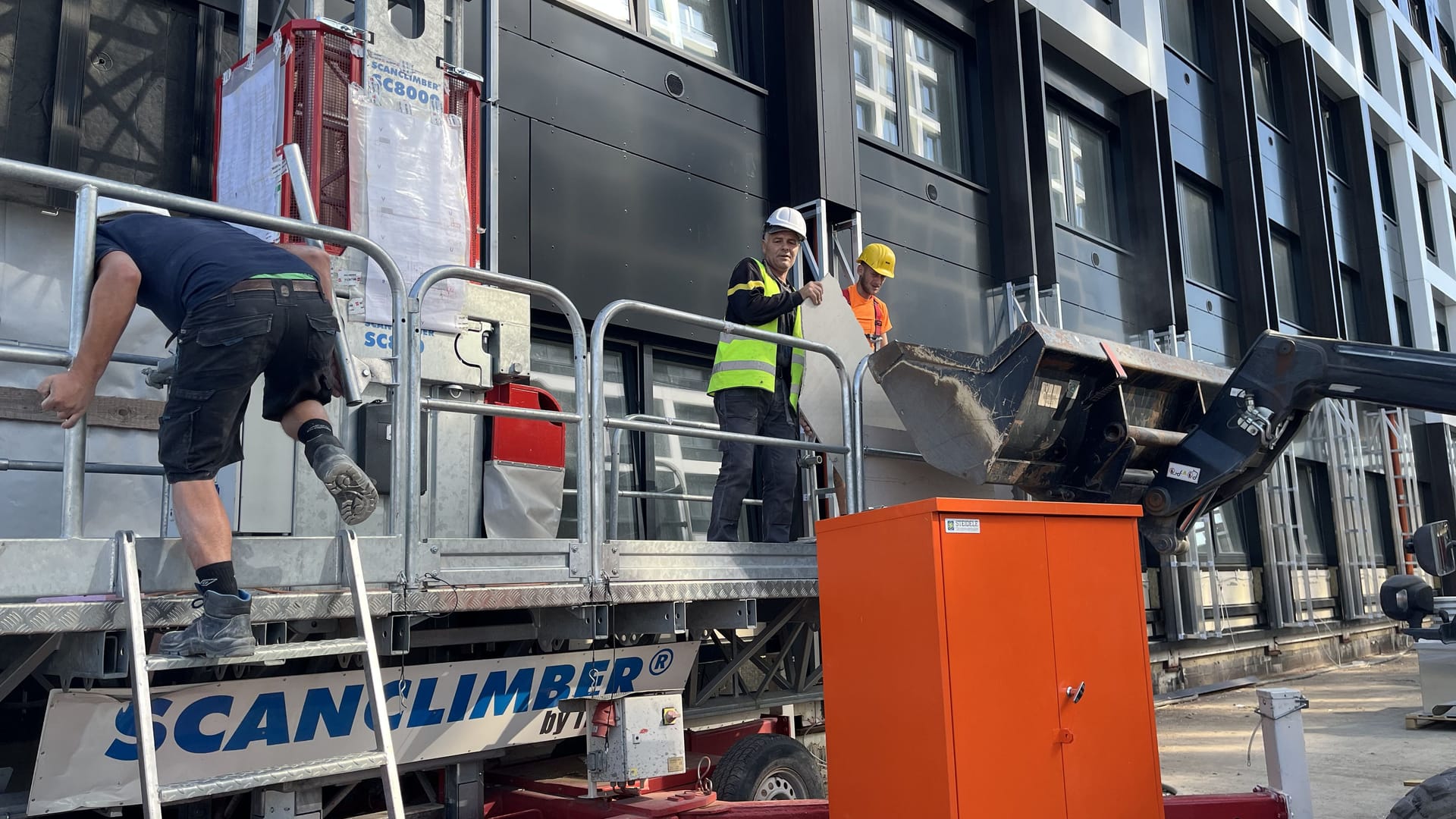 Schwere Last bei heißen Temperaturen: Manche Arbeiten können wegen der Hitze aber nicht verrichtet werden.