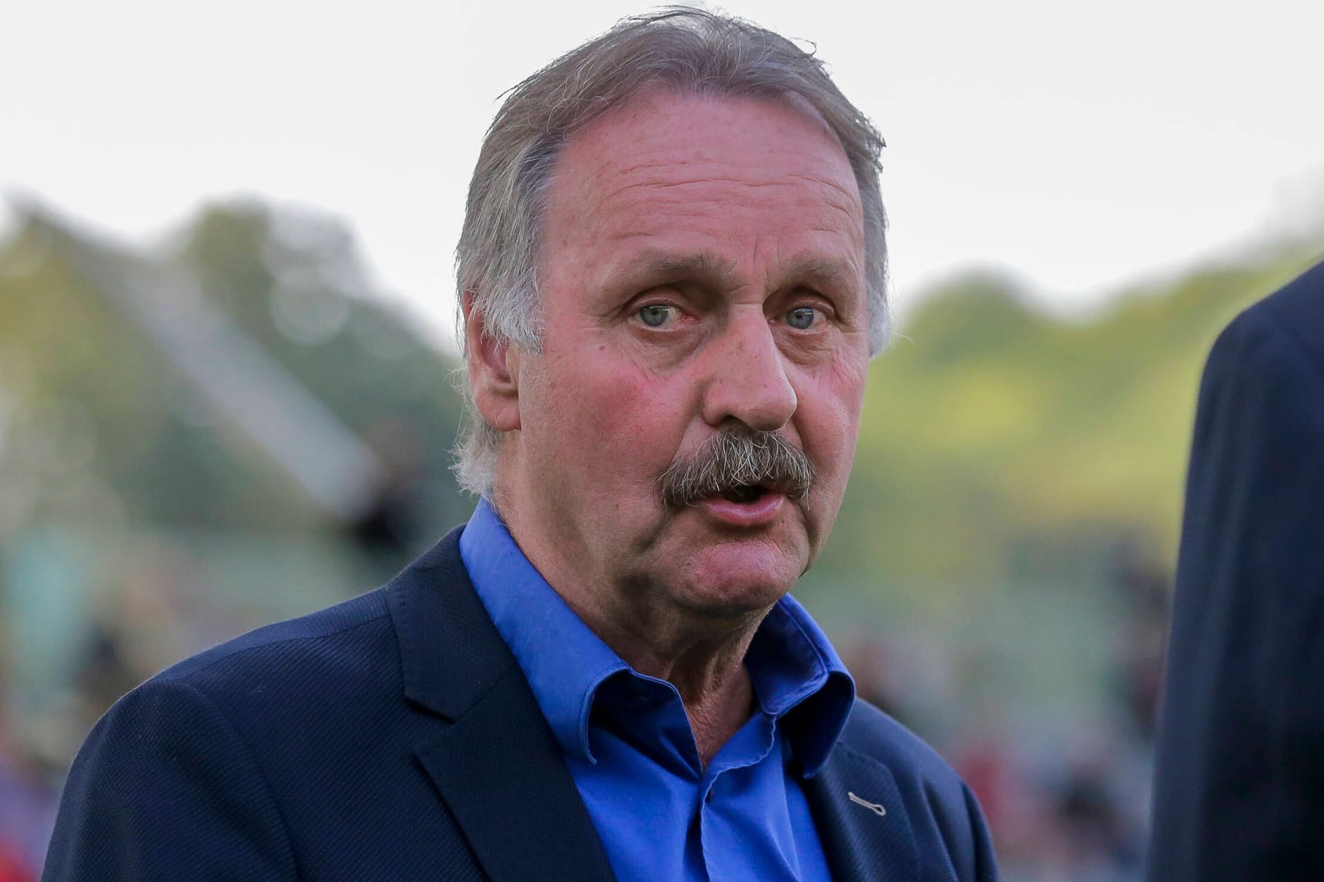 Peter Neururer: Klare Meinung zur Situation zu seinem Ex-Verein.