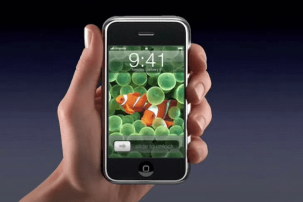 Erstes iPhone mit Clownfisch-Hintergrund: Apple bietet das Bild im neuen iOS-Update an.