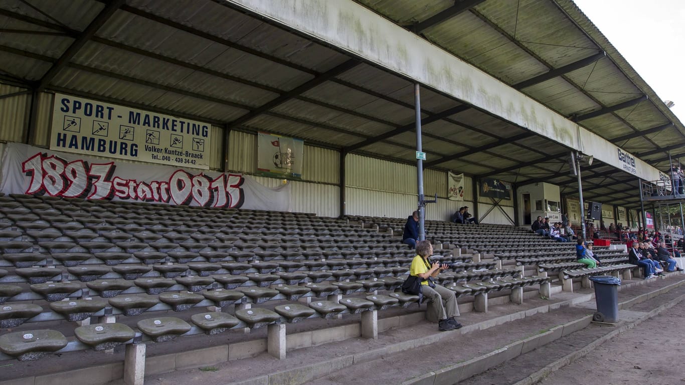 Die Adolf-Jäger-Kampfbahn ist die Heimspielstätte: Altona 93: Der Verein versteht sich selbst als Klub für Fußballromantiker.