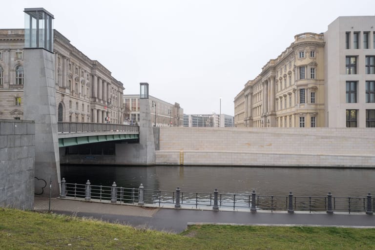 Die Rathausbrücke in Berlin-Mitte (Archiv): Hier kam es zu einem tödlichen Zwischenfall.