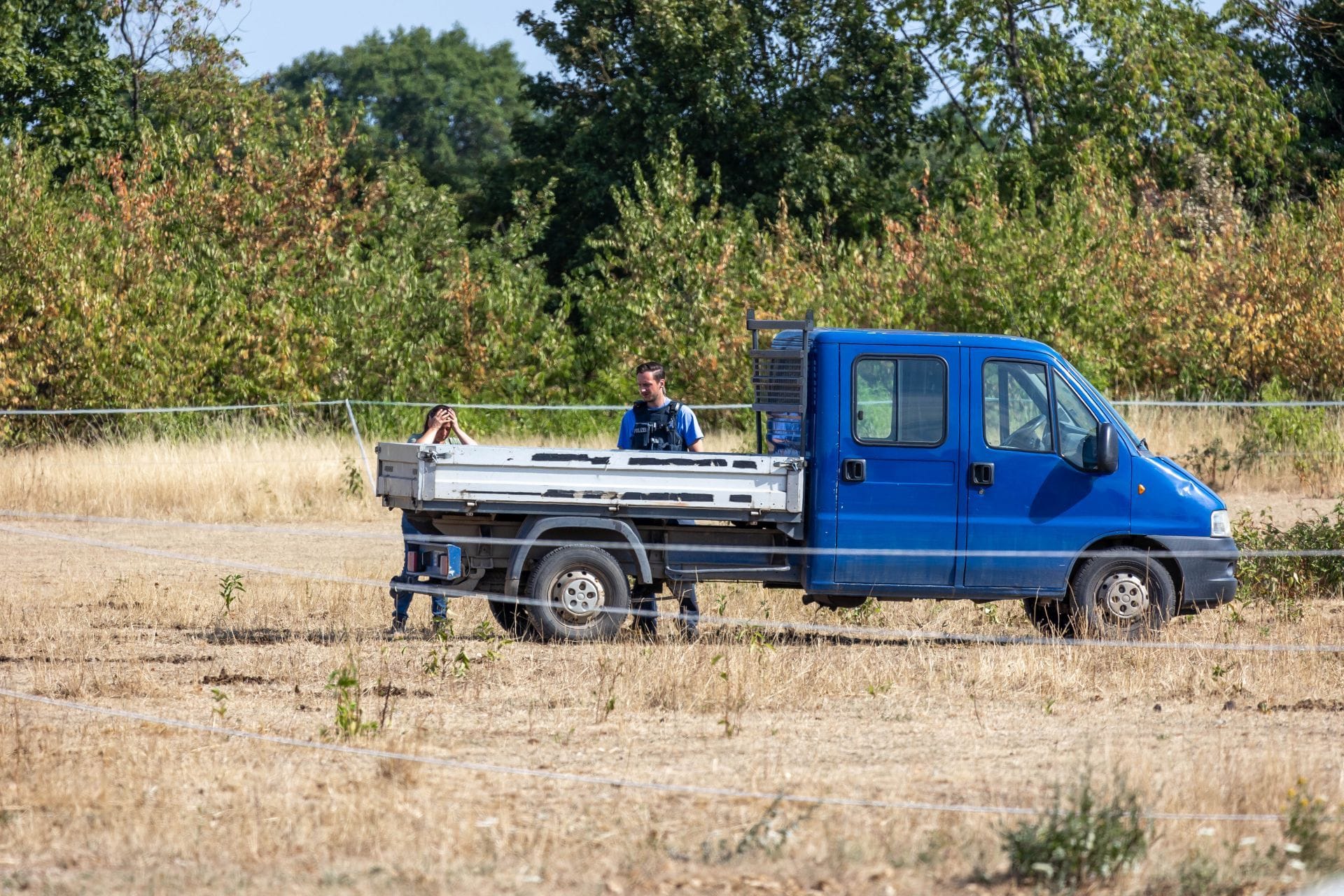 Das Unglücksfahrzeug: Die Mädchen saßen ungesichert hinten auf der Pritsche.