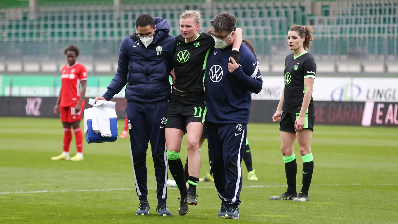 Alexandra Popp verletzt sich im Pokalspiel gegen Bayern-München: Es folgt eine Ausfallzeit von neun Monaten (Bild vom 4. April 2021)
