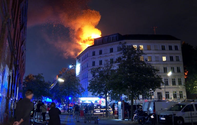 Mehrfamilienhäuser in Hamburg-Altona in Brand