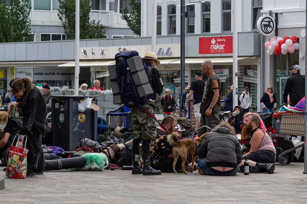 Punks auf Sylt: Die Gruppe sorgt seit Wochen für Aufsehen auf der Insel.