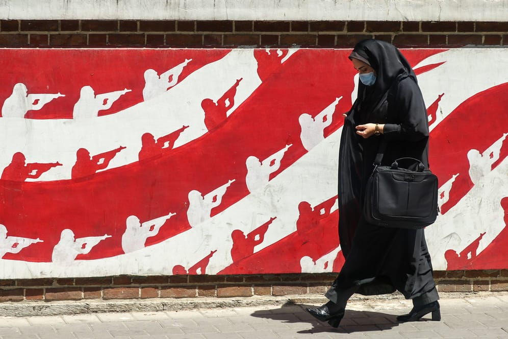 Eine Frau in Tehran (Symbolbild): Menschenrechtsorganisationen sind angesichts der zunehmenden Hinrichtungen im Iran in Sorge.