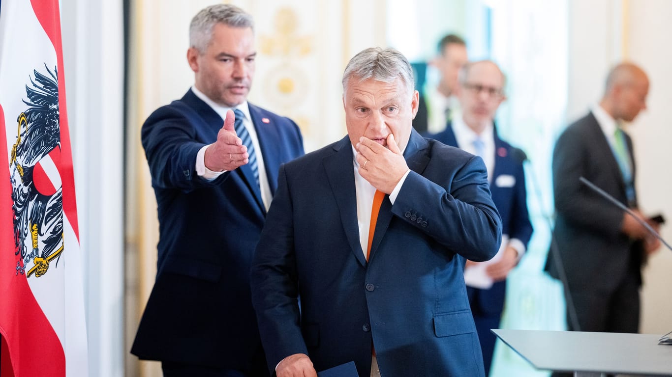 Österreichs Kanzler Nehammer und Ungarns Premier Orban nach der Pressekonferenz.