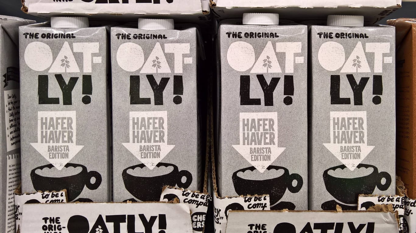 Das schwedische Unternehmen Oatly gehört neben Alpro zu den erfolgreichsten Herstellern von Pflanzendrinks auf dem deutschen Markt. 2018 exportierte die Firma noch rund 3.300 Tonnen seiner Milchersatzsorten in die Bundesrepublik, vergangenes Jahr waren es 69.000 Tonnen.