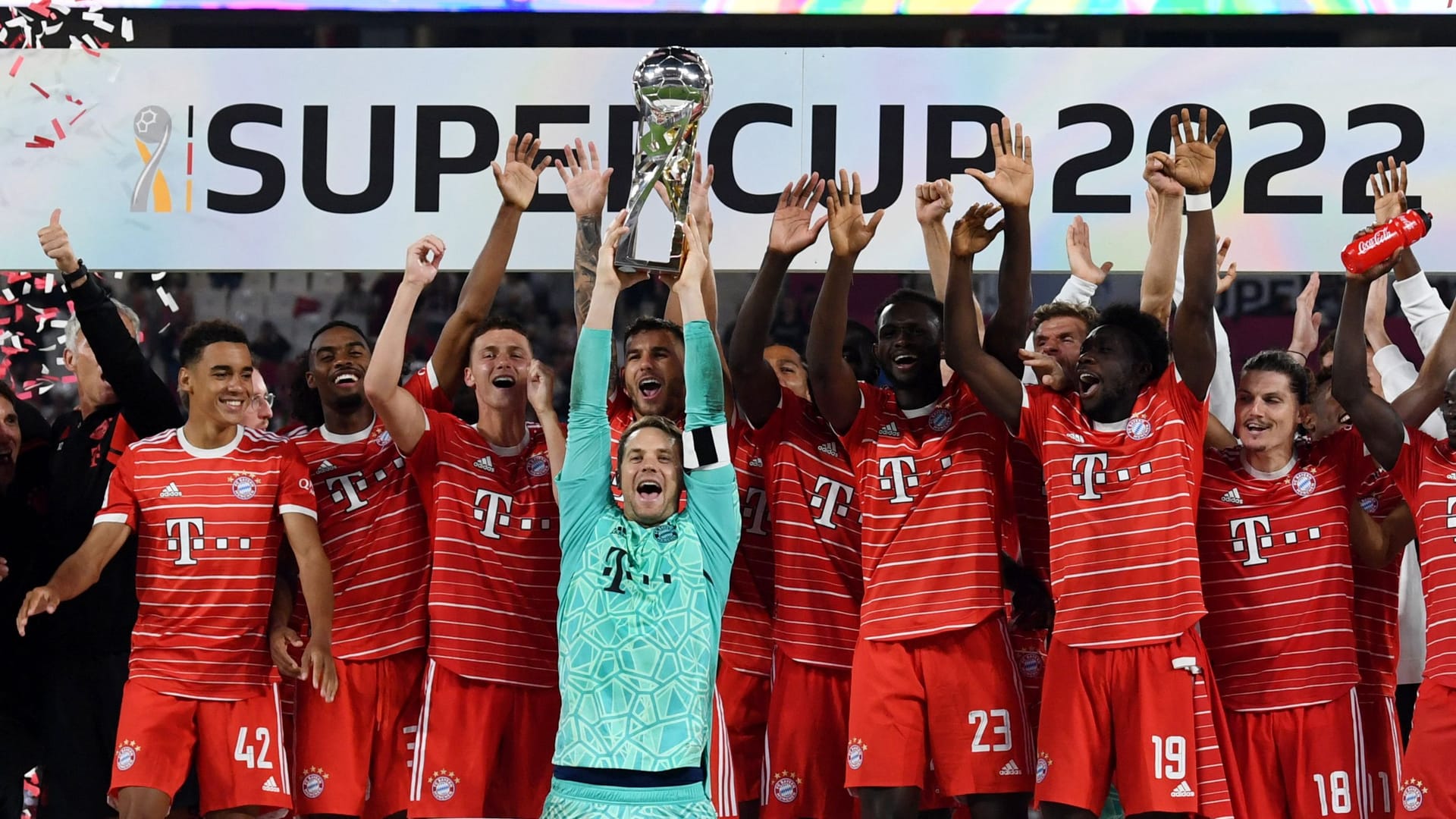 Jubel beim FC Bayern: Die Münchner sind Supercup-Gewinner 2022.