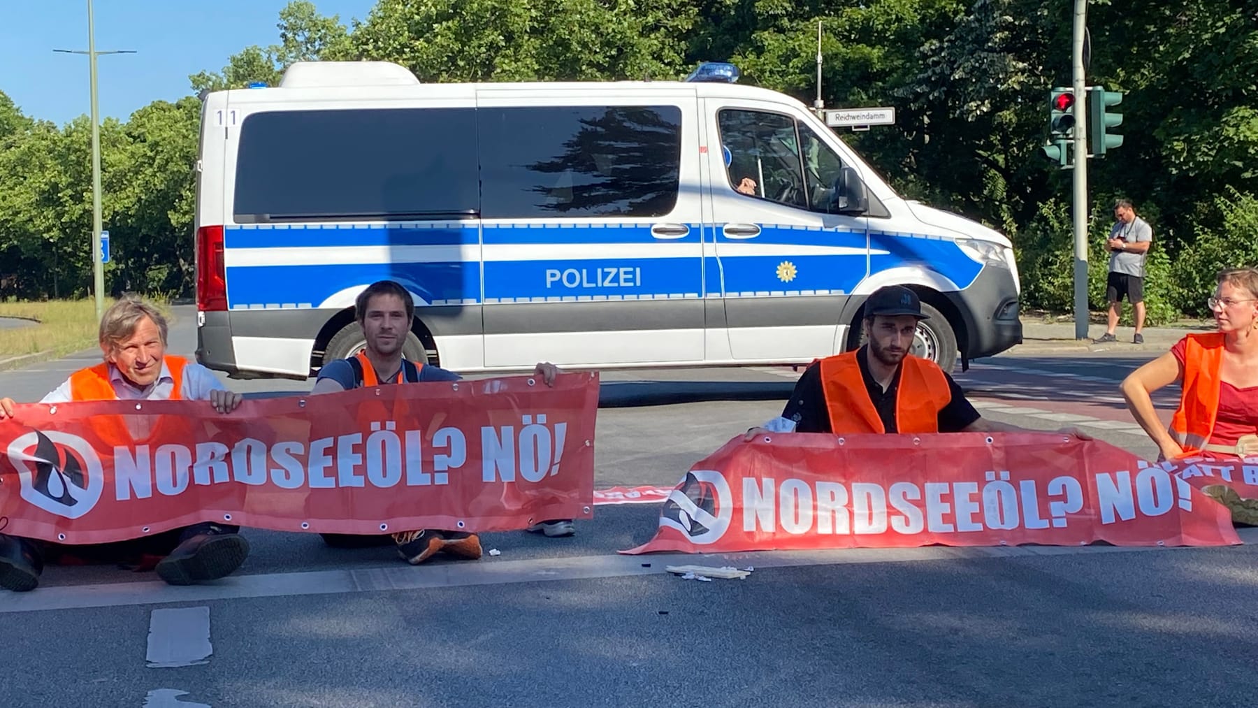 Berlin: Klimaschützer Blockieren Stadtautobahn A100