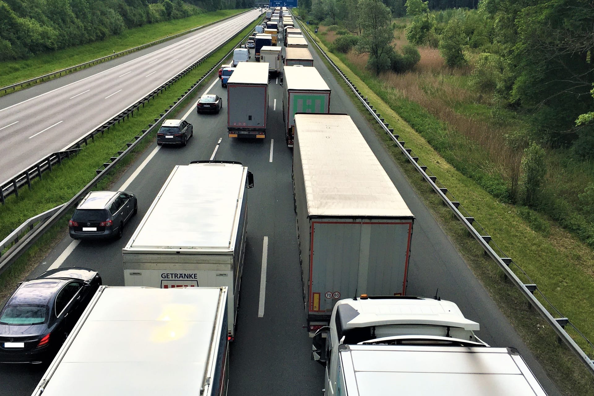 29 Kilometer LKW-Stau auf der A93 bei Kiefersfelden wegen Blockabfertigung: Jetzt wollen auch die Dörfer im Inntal reagieren.