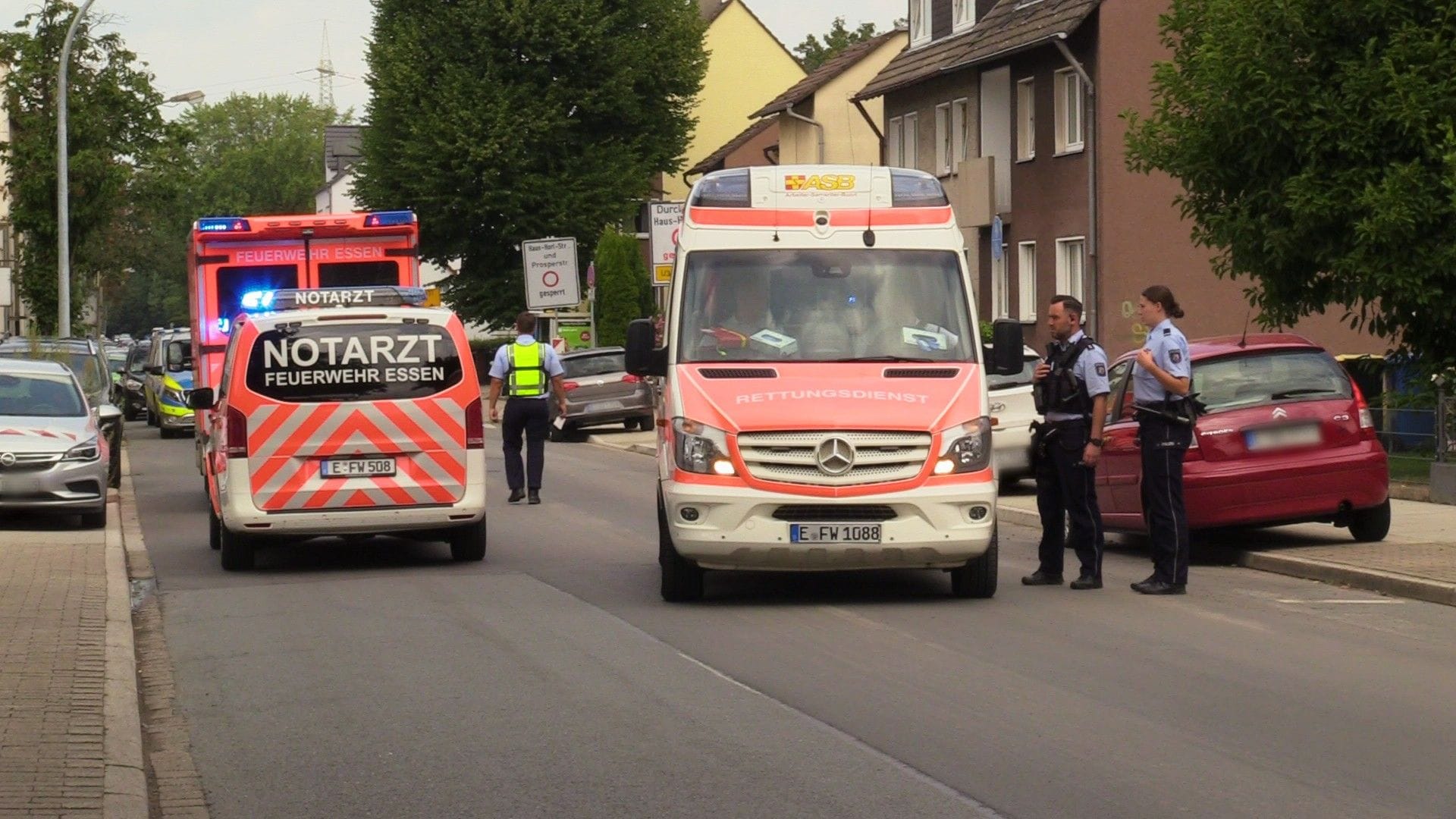 Die Einsatzstelle: Polizei und Krankenwagen eilten schnell heran.