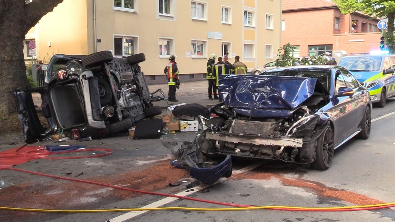 Unfallstelle in Essen: Warum der Unfallfahrer vor der Polizei floh, ist derzeit noch unklar.