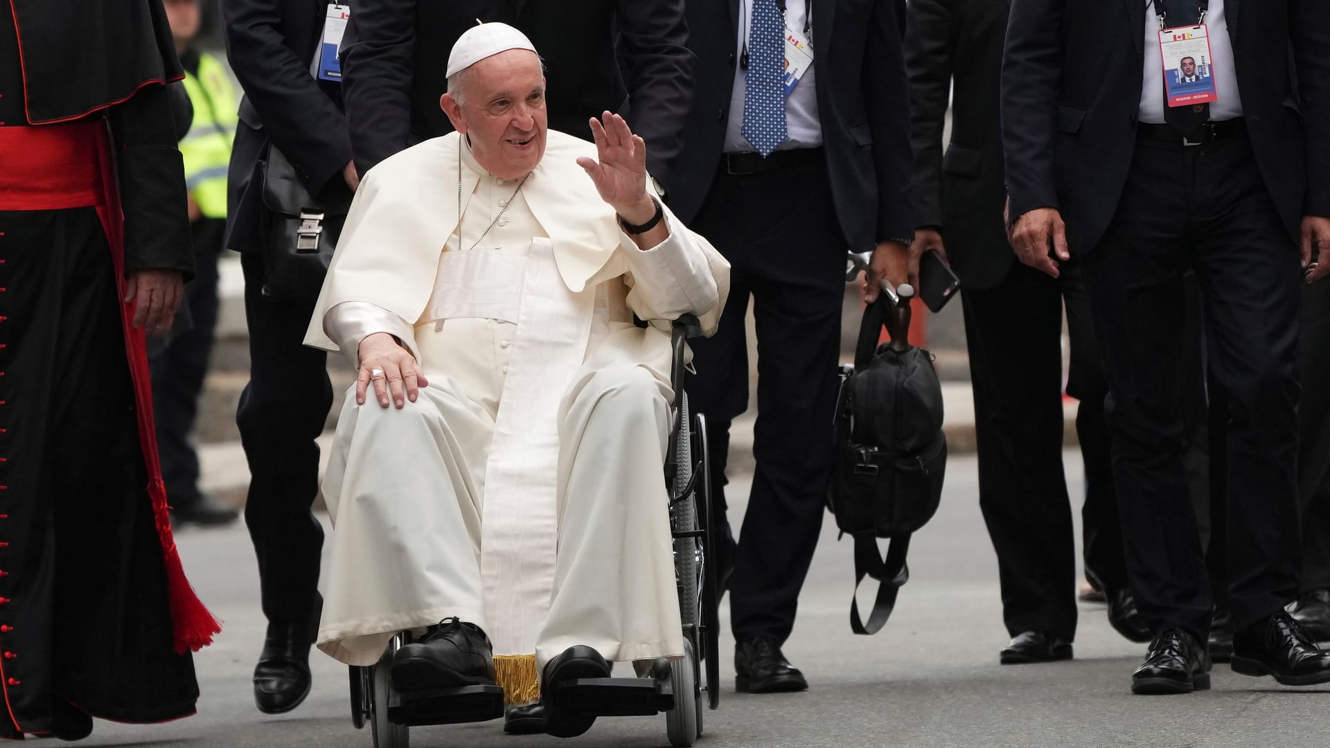 Papst Franziskus im kanadischen Quebec: Das Kirchenoberhaupt konnte während seiner Reise nur wenige Schritte laufen.