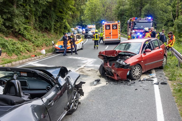 Eine betrunkene 35-Jährige fuhr mit ihrem Wagen im Landkreis Forchheim frontal in das Auto eines 52-Jährigen.