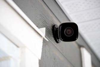 Überwachungskameras für außen im Test: Schützen Sie Haus und Grundstück mit einer Überwachungskamera.