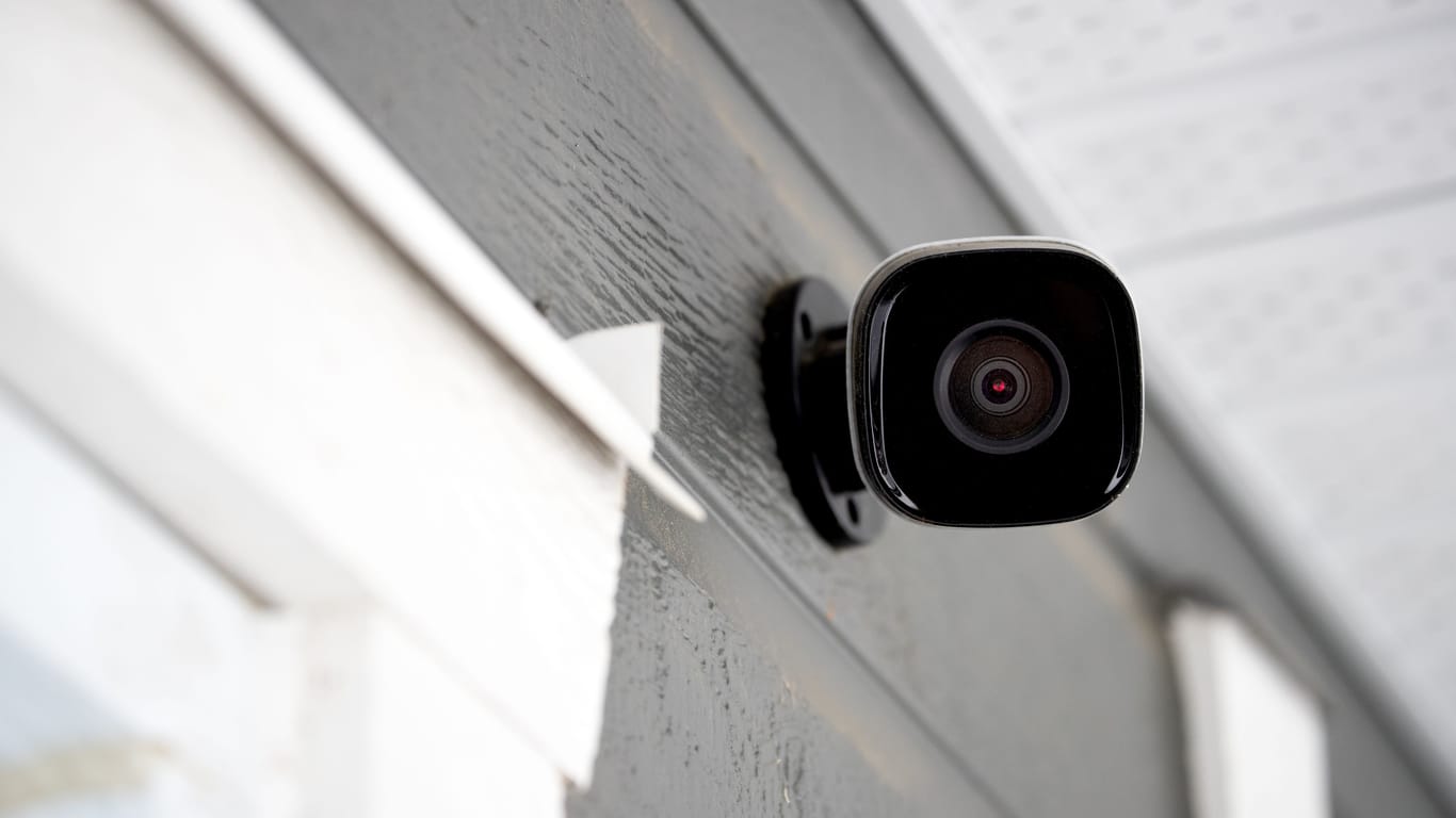 Überwachungskameras für außen im Test: Schützen Sie Haus und Grundstück mit einer Überwachungskamera.