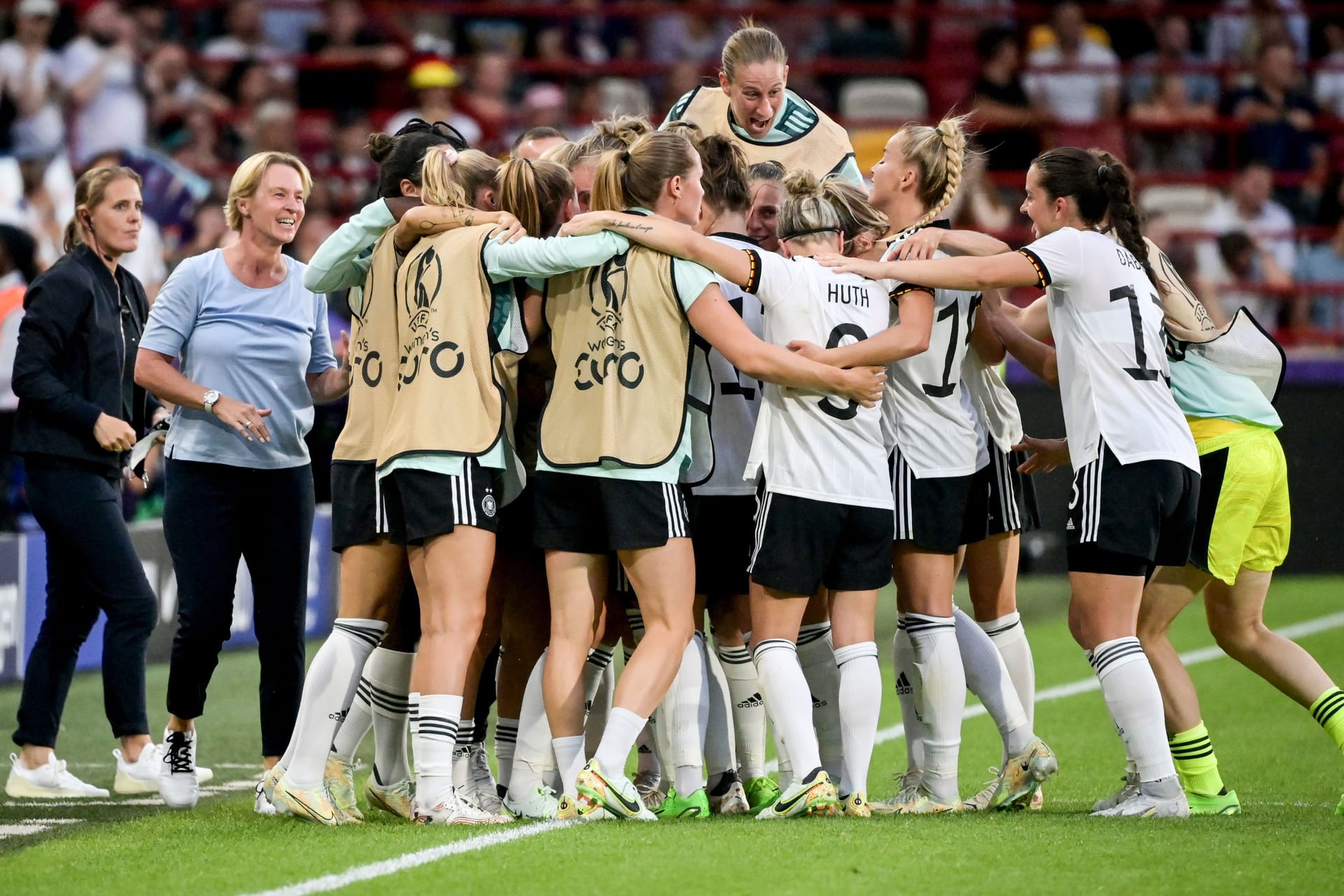 Jubel bei den DFB-Frauen: Deutschland bezwang Spanien mit 2:0.