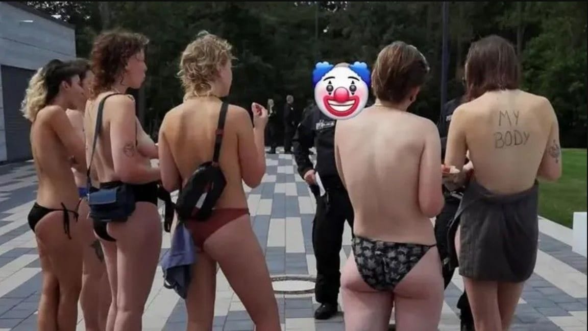 Demonstrierende im Horner Bad in Bremen: Die Aktion wurde von der Polizei beendet. (Quelle: Instagram/f_streik_bremen) Demonstrierende im Horner Bad in Bremen: Die Aktion wurde von der Polizei beendet. (Quelle: Instagram/f_streik_bremen)
