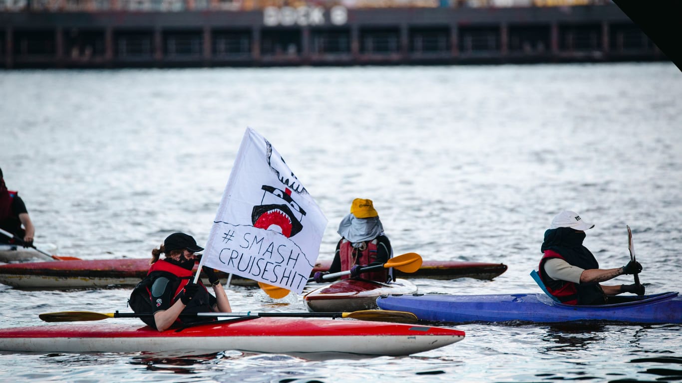 Klimaaktivisten protestieren gegen Kreuzfahrten (Symbolbild).