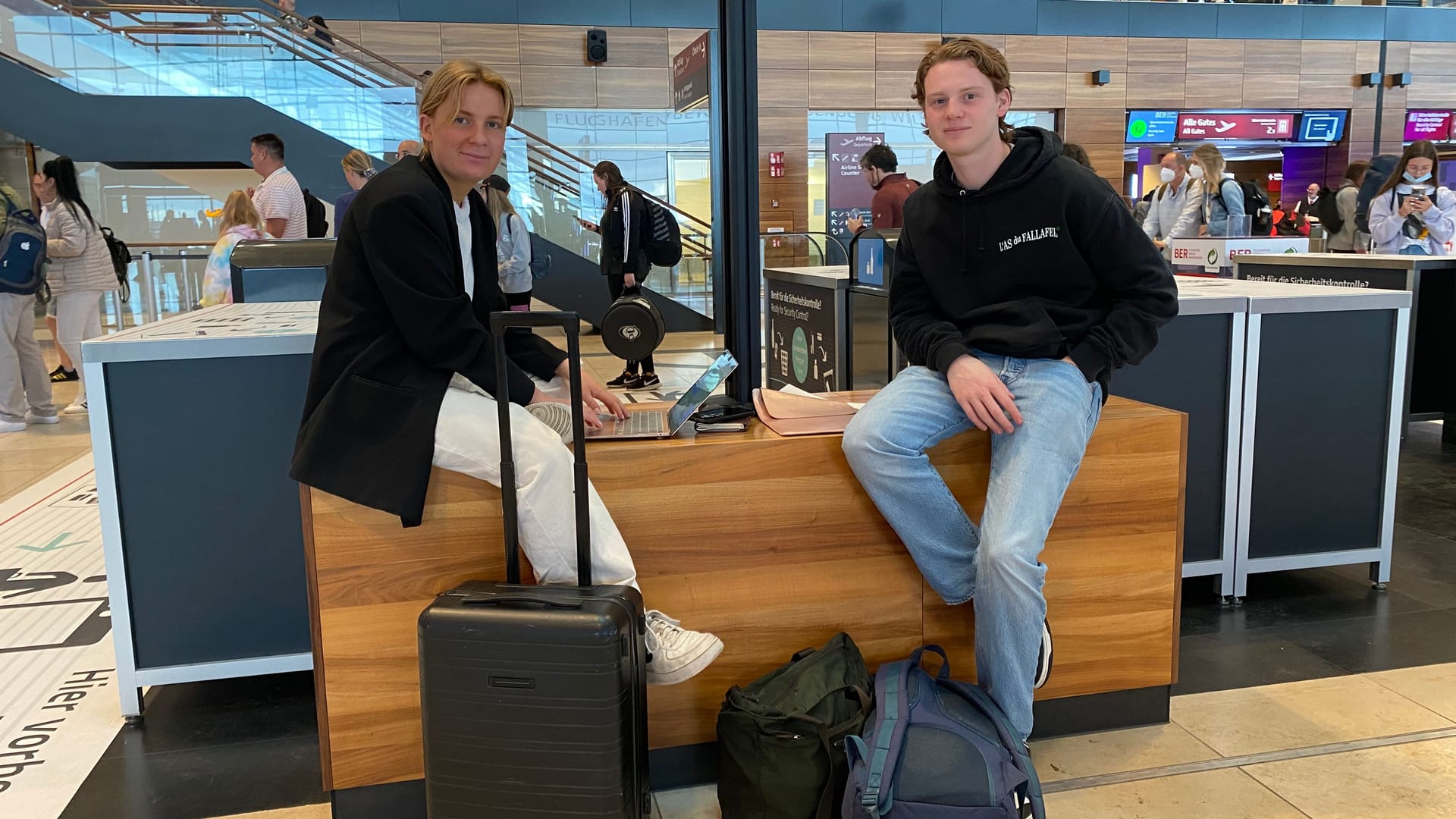 Noë Hecker und Timon Weber: Ihr Flug nach Bordeaux existiert leider gar nicht.