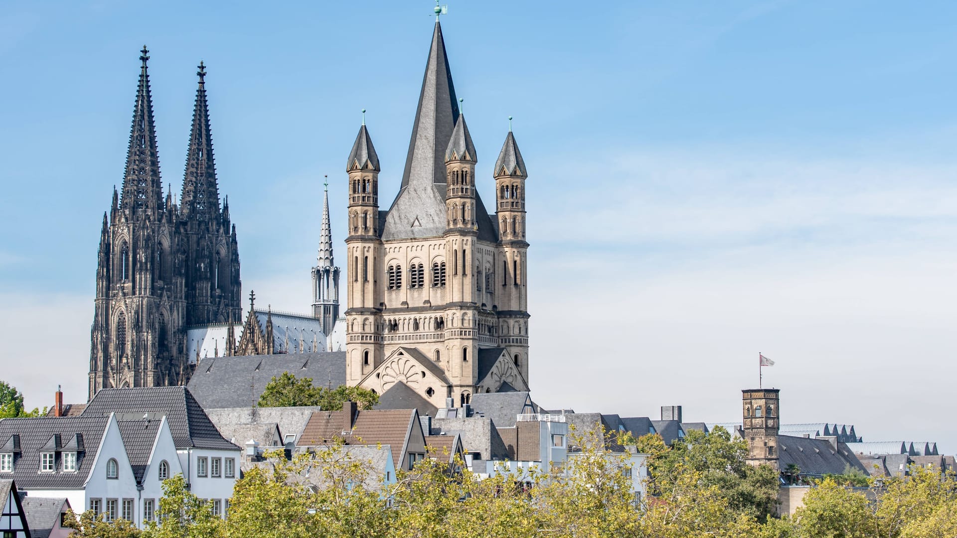 Blick auf den Kölner Dom: Das Erzbistum rät allen Gemeinden, Kirchen nicht zu heizen.