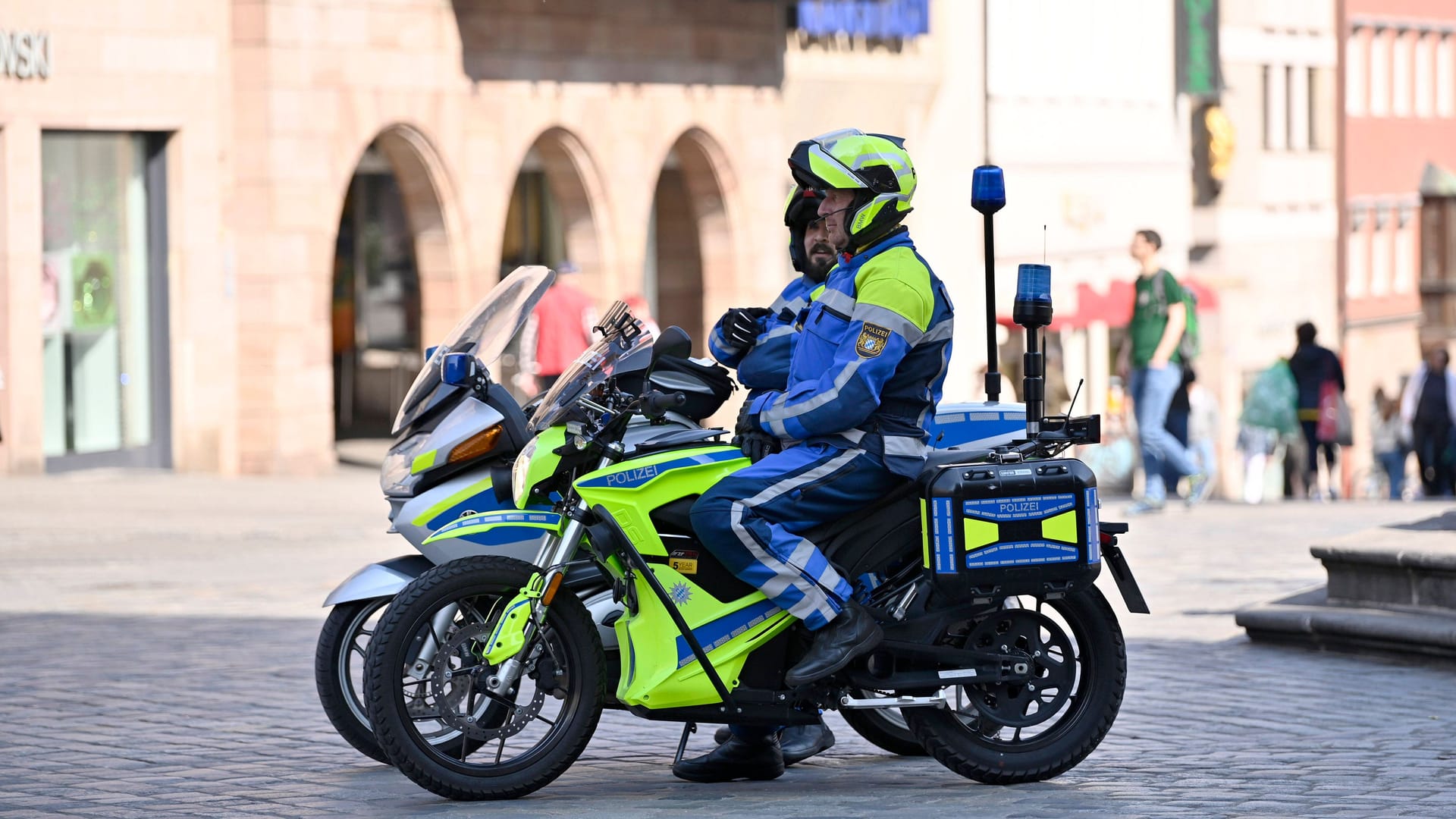 Polizisten in Nürnberg (Symbolbild): Am Montag war der 24-Jährige als vermisst gemeldet worden.