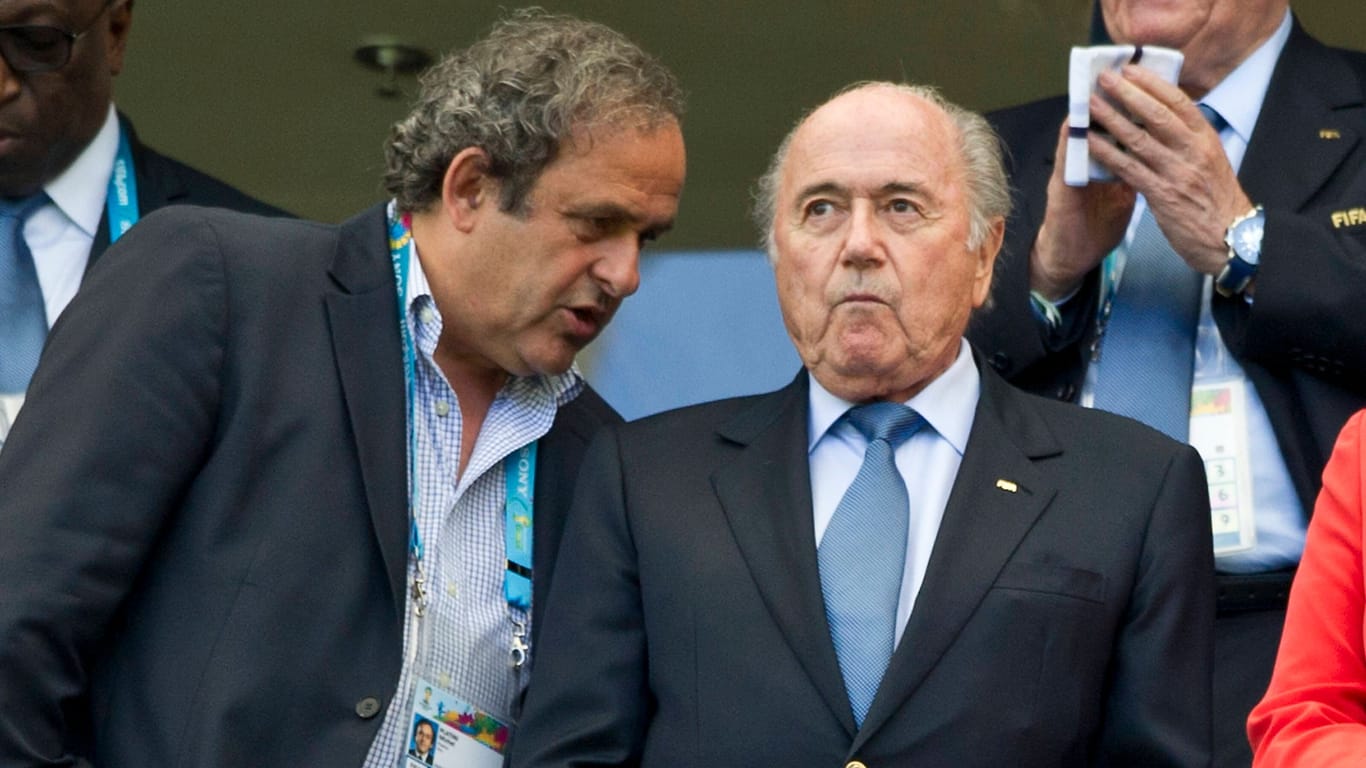Michel Platini (l.) und Sepp Blatter während der WM 2014.