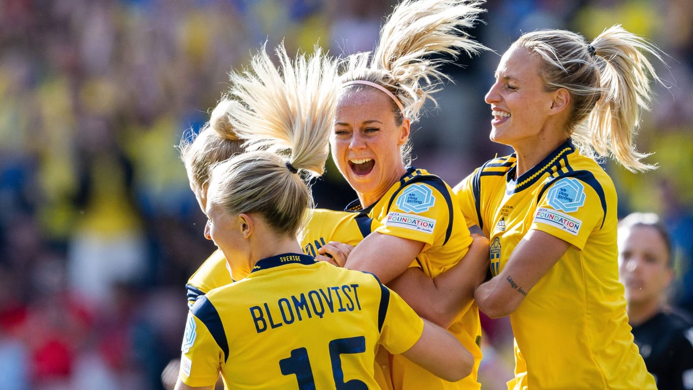 Schwedens Spielerinnen feiern das 2:1: Der Sieg über die Schweiz war wichtig für das Team aus Skandinavien.